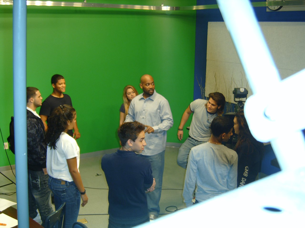 Tavares Beverly conducting a filmmakers workshop