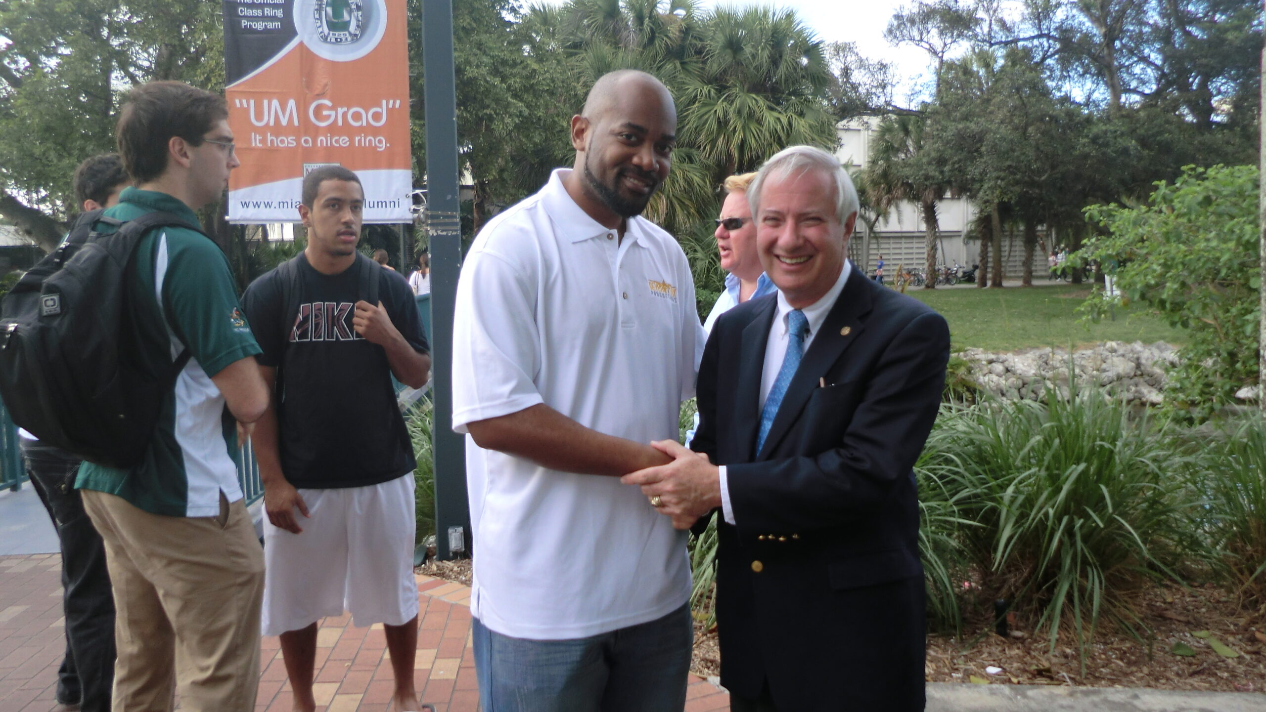 Tavares Beverly mentoring film students in Florida